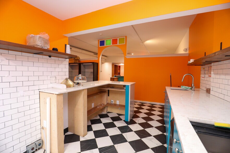 More Photos Of 328 Wall St, Kingston Storefront Retail Office For Lease