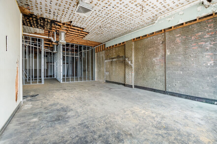 More Photos Of 2711 W Broad St, Richmond Apartments For Lease