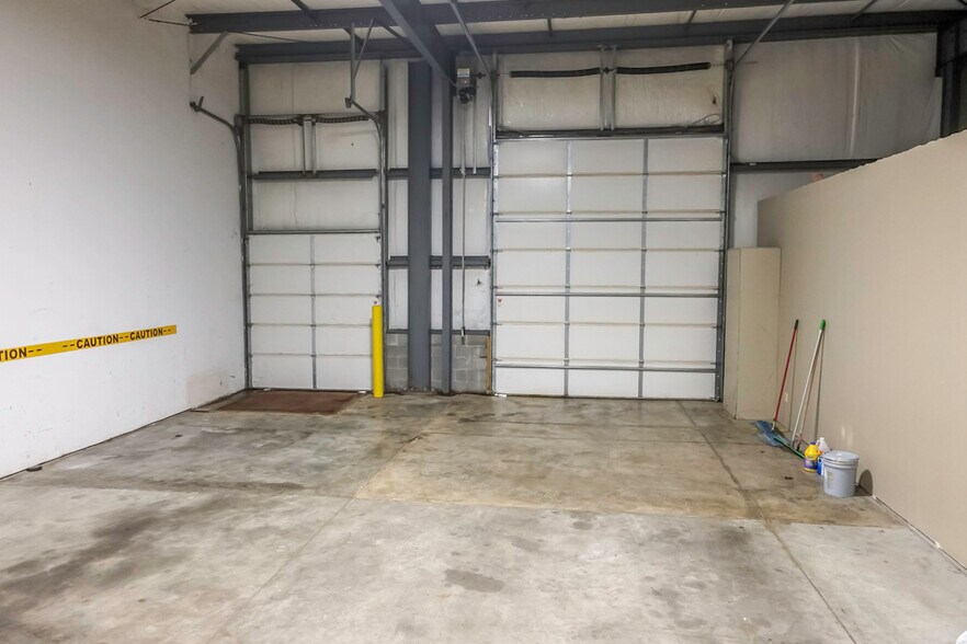More Photos Of 2840 Mitthoeffer Pl, Indianapolis Warehouse For Sale