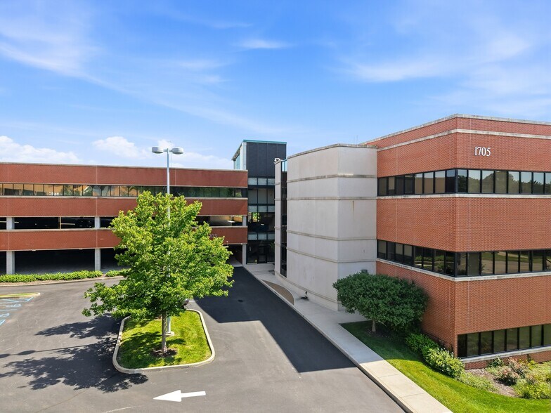 More Photos Of 1705 E Broadway, Columbia Medical For Lease