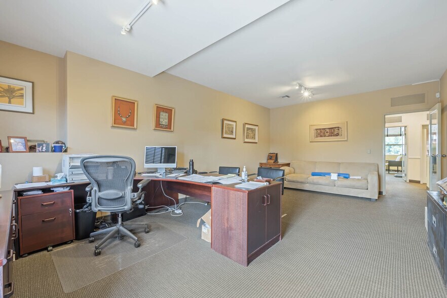 More Photos Of 449 S Beverly, Beverly Hills Office For Sale