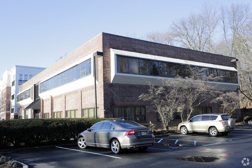 More Photos Of 111 Dunnell Rd, Maplewood Office For Lease