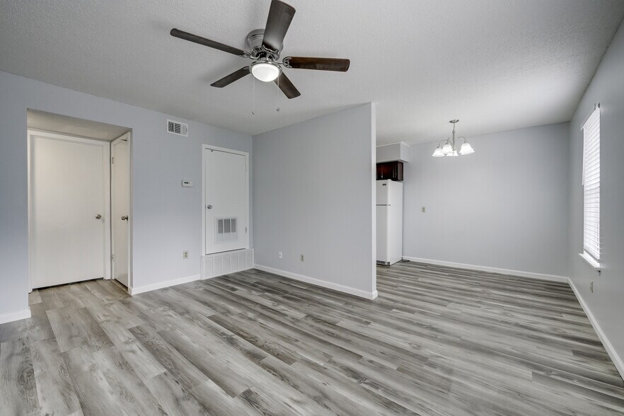 More Photos Of 1906 W Matthews Ave, Jonesboro Apartments For Sale