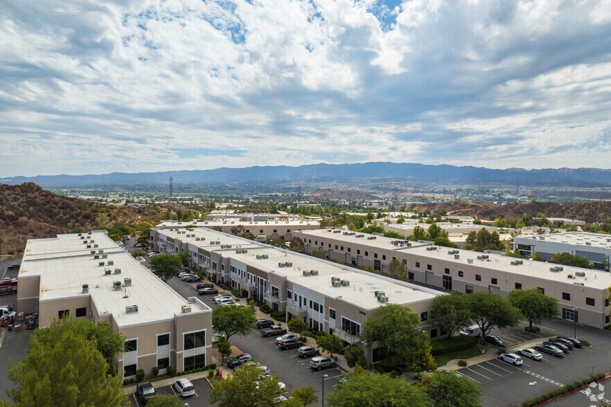 More Photos Of 28358 Constellation Rd, Valencia Showroom For Lease