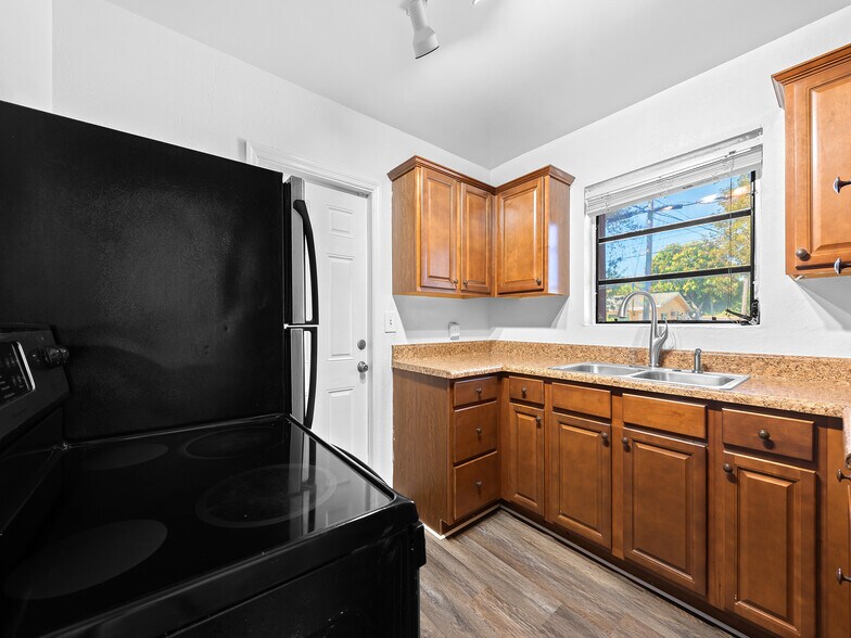 More Photos Of 1311-1315 N 19th Ave, Hollywood Multifamily For Sale