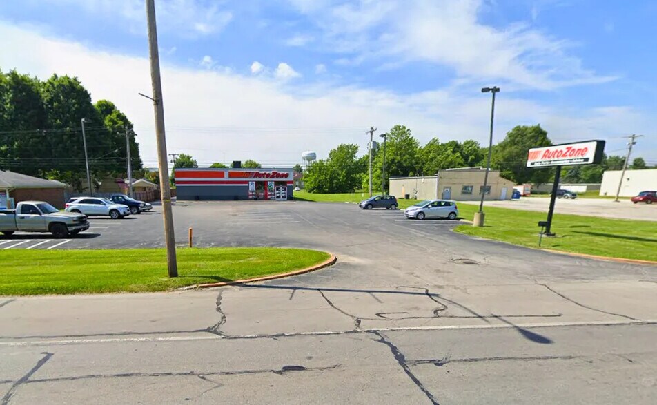 More Photos Of 808 E Main St, Gas City Freestanding For Sale