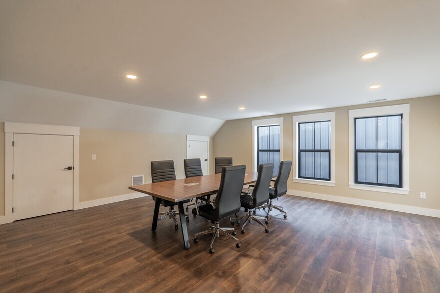 More Photos Of 128 Greenview Dr, Rollinsford Office For Lease