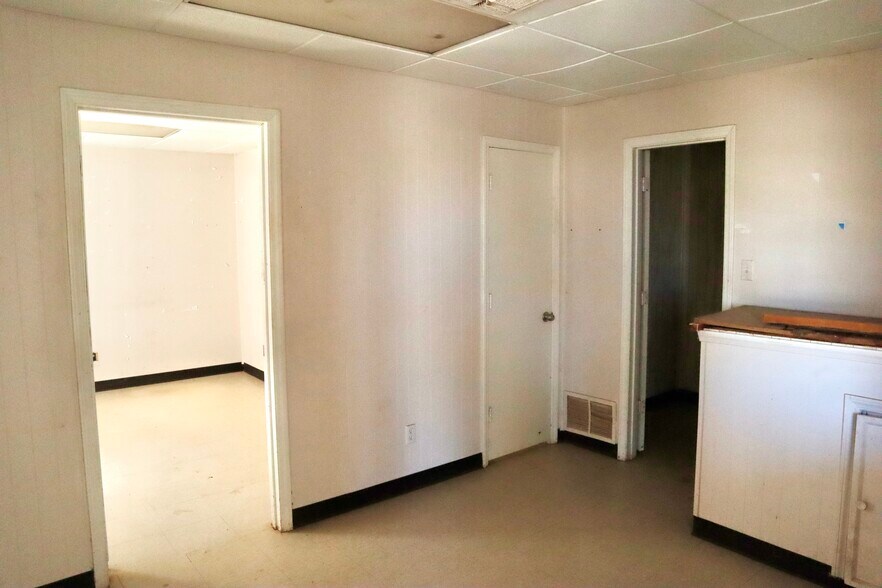 More Photos Of 3224 Industrial Dr, Wichita Falls Manufacturing For Lease