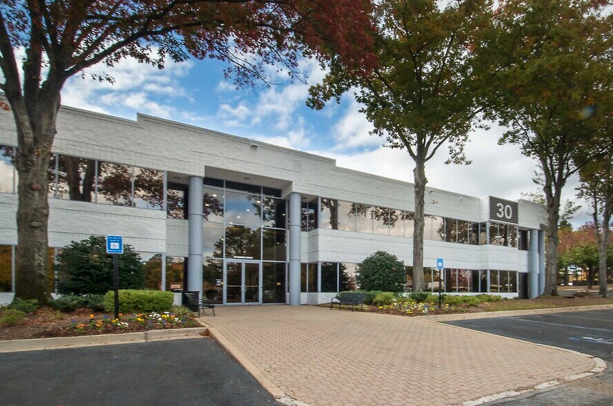 More Photos Of 10 Mansell Ct E, Roswell Unknown For Lease