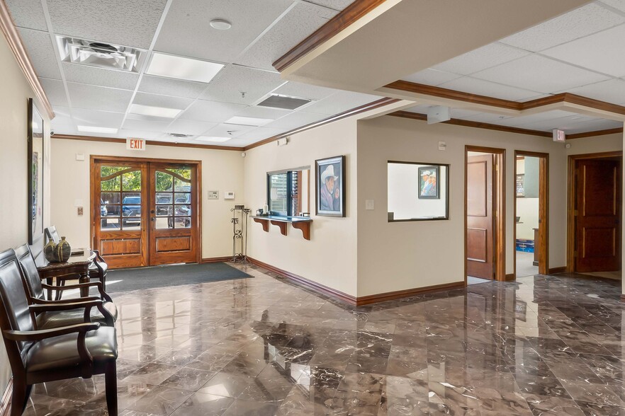 More Photos Of 1312 E 14th St, Plano Office For Sale
