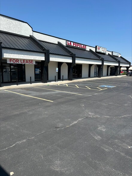 More Photos Of 8501-8507 S Western Ave, Oklahoma City General Retail For Lease