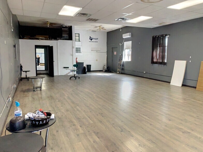 More Photos Of 100 E Sealy Ave, Monahans General Retail For Sale