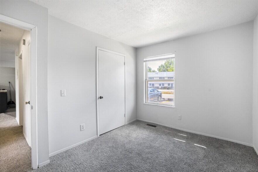 More Photos Of 808 Northside Blvd, Nappanee Apartments For Sale