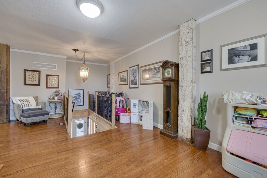 More Photos Of 305 N Main St, Ste Genevieve Storefront Retail Residential For Sale