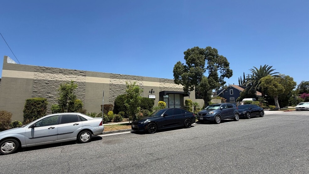 More Photos Of 445 W Garfield Ave, Glendale Warehouse For Lease