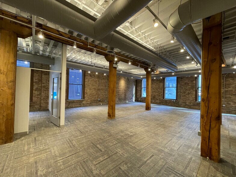 More Photos Of 400 N State St, Chicago Office For Lease