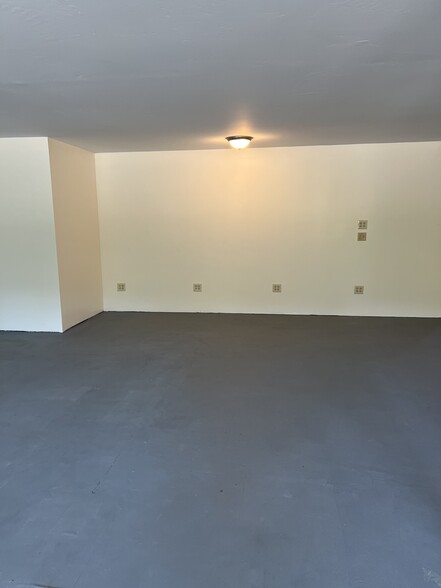 More Photos Of 48017 Highway 58, Oakridge Storefront For Sale