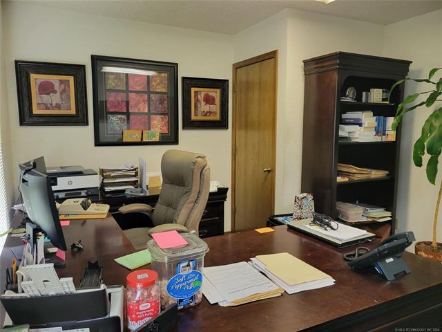 More Photos Of 300 S Main St, Eufaula Office For Sale