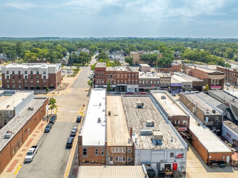 More Photos Of 121 E Bremer Ave, Waverly General Retail For Sale