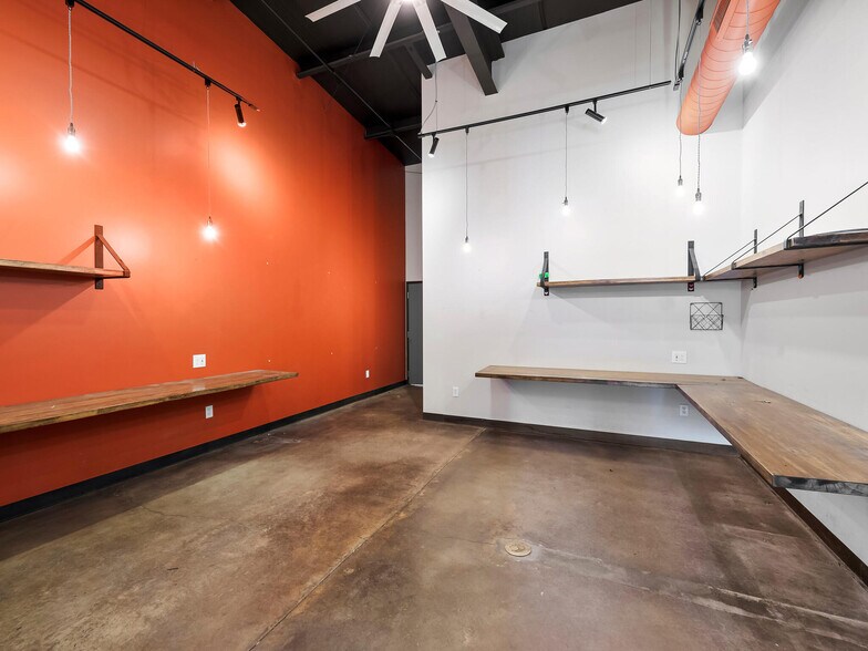 More Photos Of 82 Old Mars Hill Hwy, Weaverville Flex For Lease