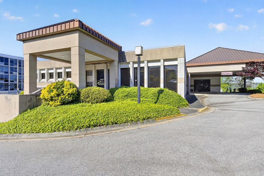 Primary Photo Of 633 19th St, Columbus Medical For Lease