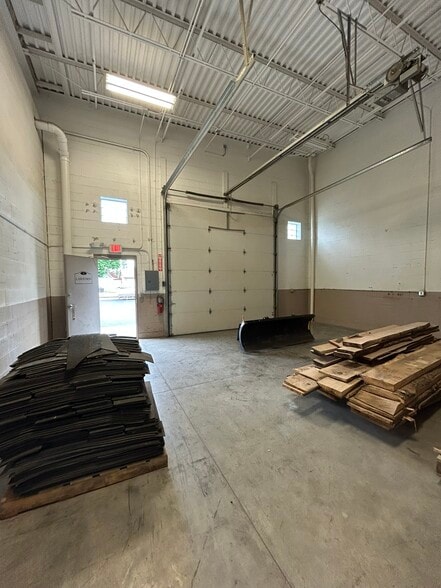 More Photos Of 126 E Niagara St, Tonawanda Warehouse For Sale