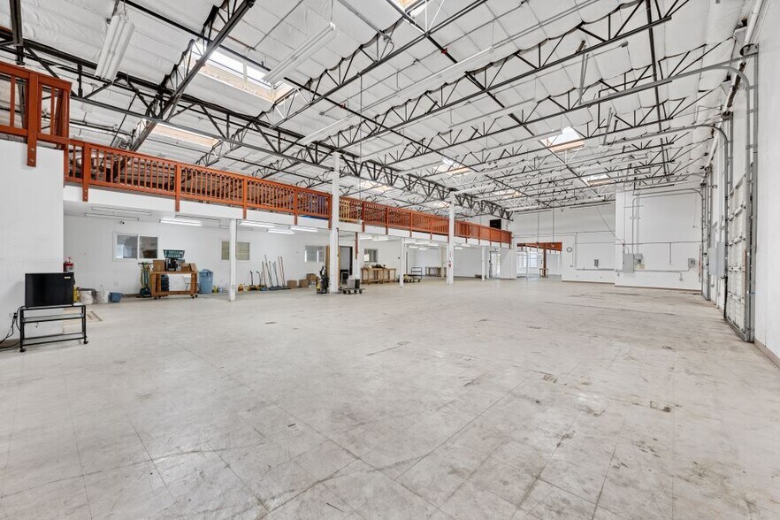 More Photos Of 1515-1539 Olivella Way, San Diego Warehouse For Lease
