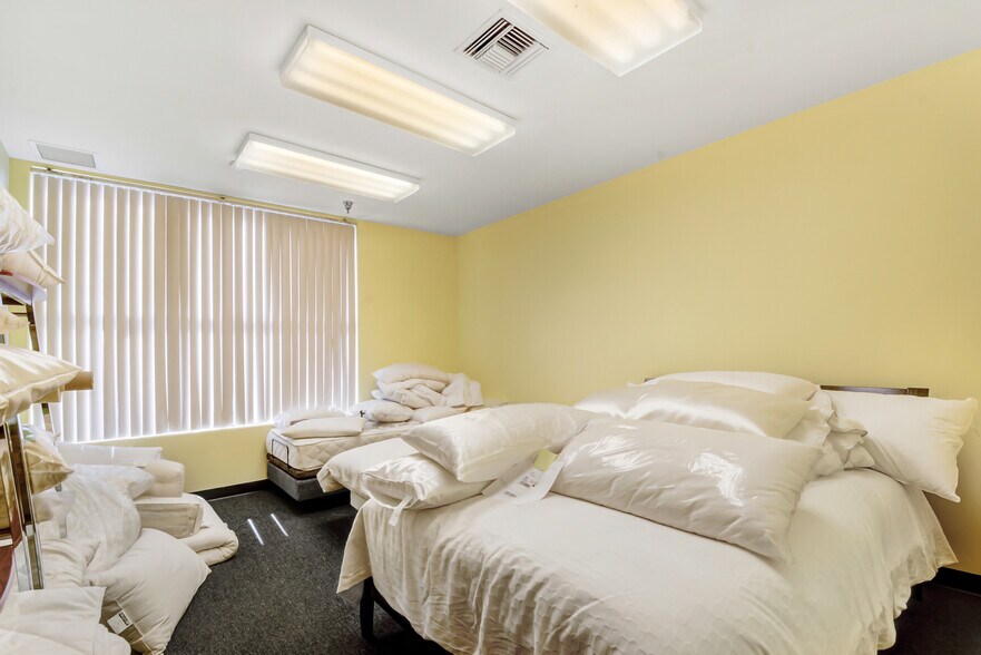 More Photos Of 7197 Old 215 Frontage Rd, Riverside Research And Development For Sale