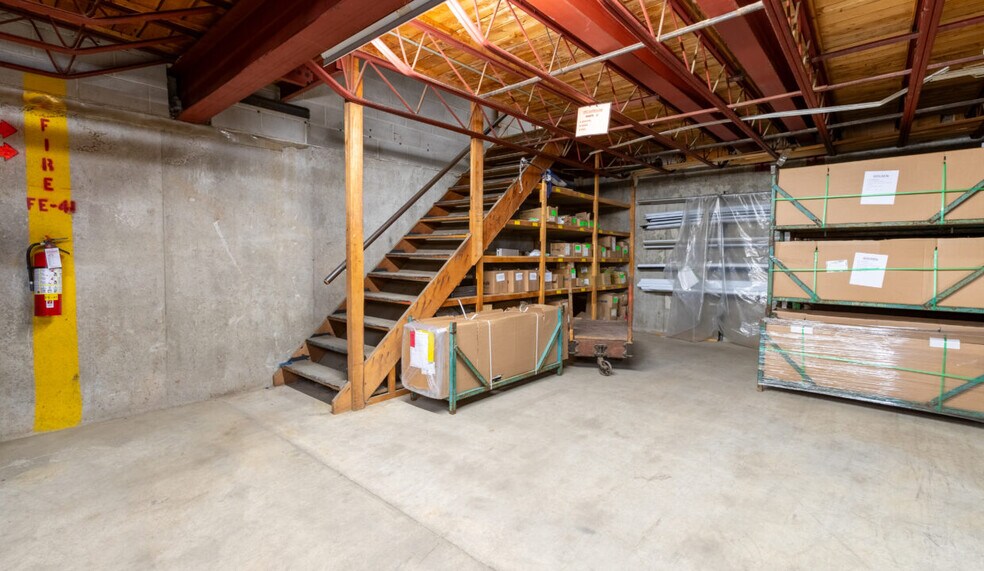 More Photos Of 888 Guelph St, Kitchener Manufacturing For Lease