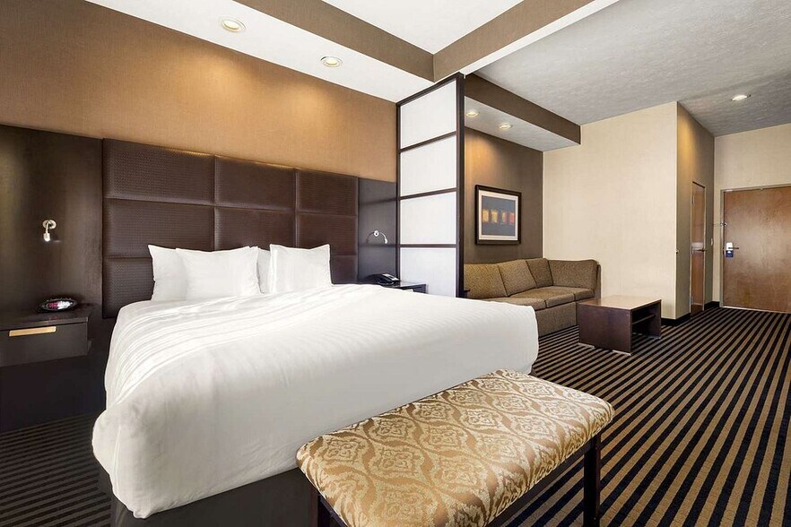 More Photos Of 6109 Cambridge Way, Plainfield Hotel For Sale