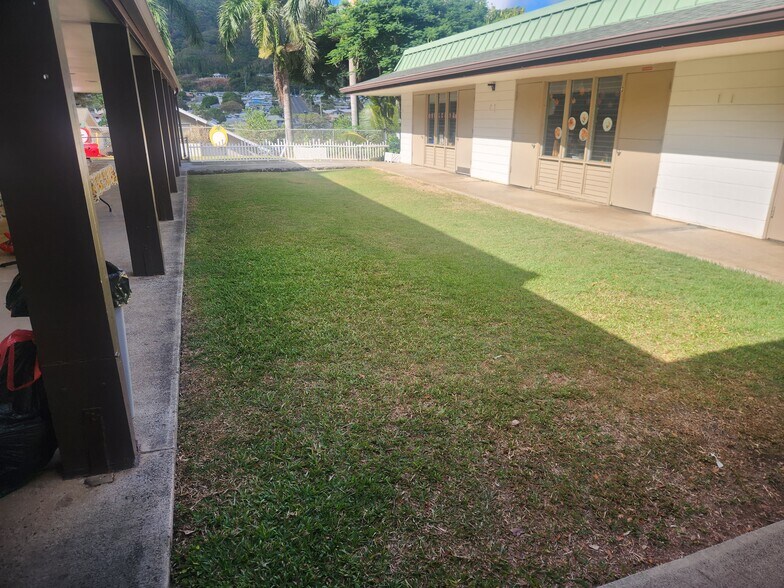 More Photos Of 1425 Keolu Dr, Kailua Religious Facility For Lease