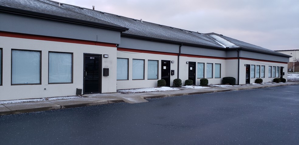 More Photos Of 221-229 S Pioneer Blvd, Springboro Light Distribution For Lease