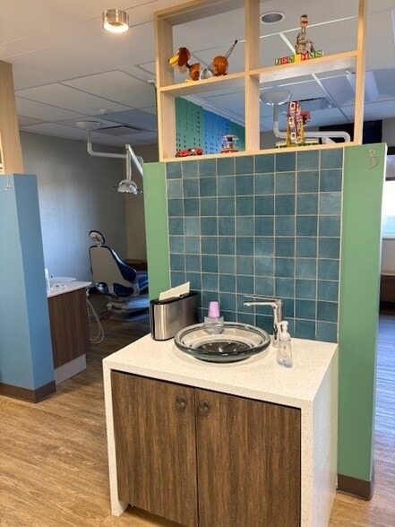 More Photos Of 8700-8706 Bourgade St, Lenexa Medical For Sale