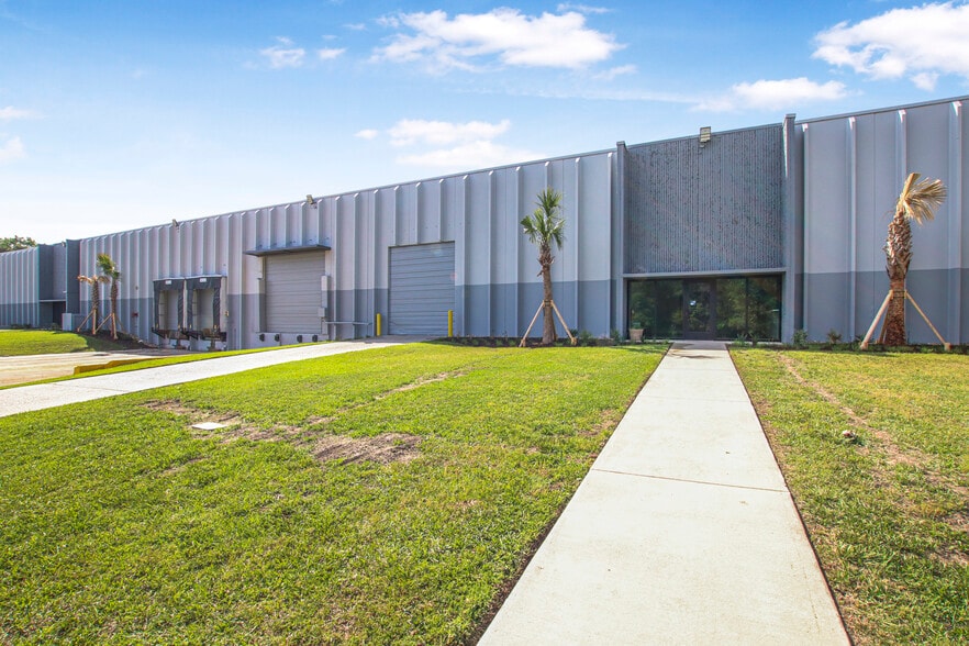 More Photos Of 7391 Pepperdam Ave, North Charleston Warehouse For Lease