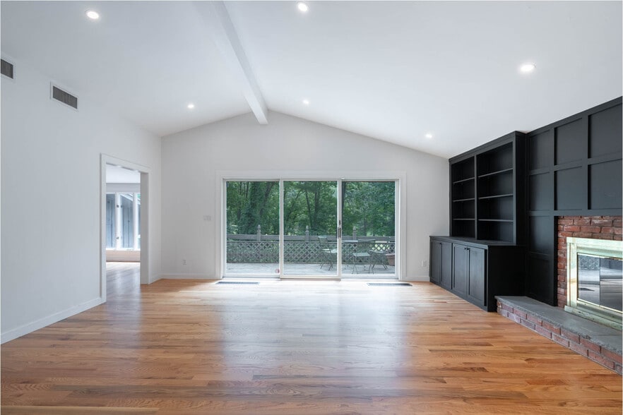 More Photos Of 228 Pattonwood Dr, Southington Multifamily For Sale