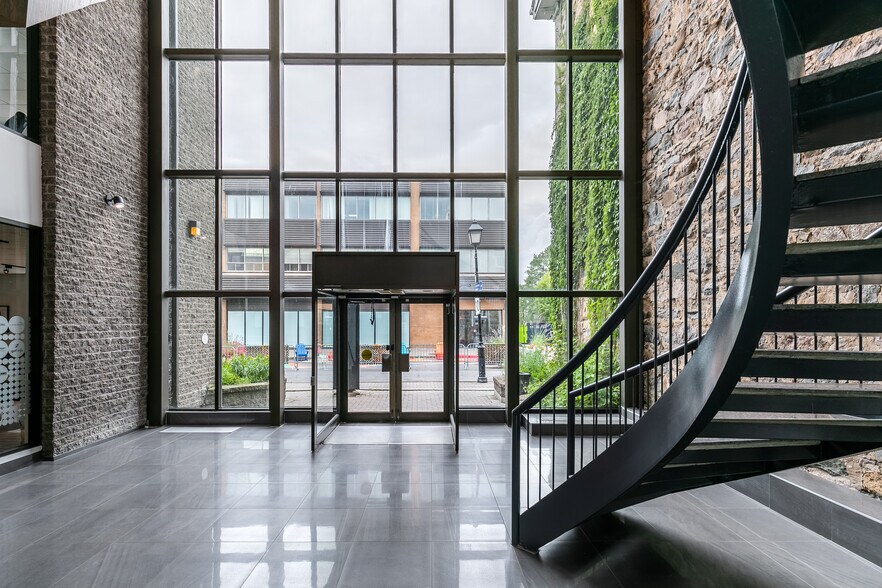 Primary Photo Of 50 Rue Saint-Charles O, Longueuil Medical For Lease