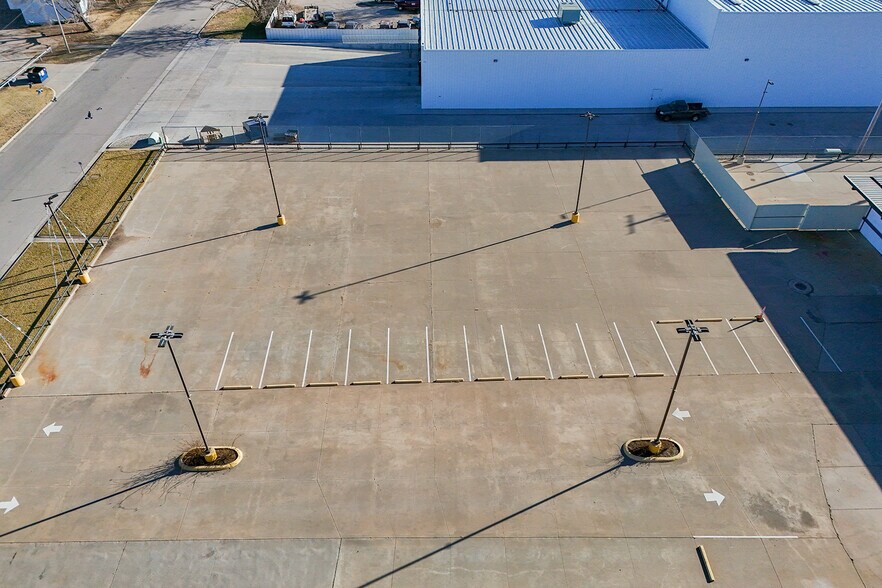 More Photos Of 11209 W Kellogg, Wichita Auto Dealership For Sale