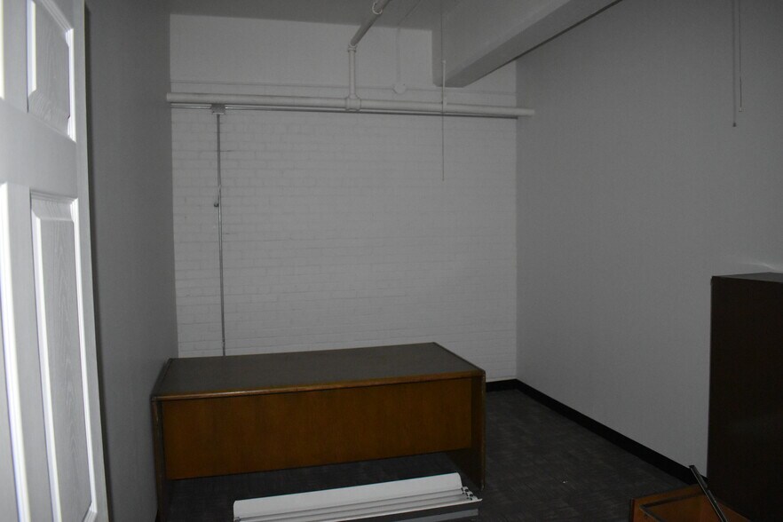 More Photos Of 884 W 2nd St, Ogden Warehouse For Lease