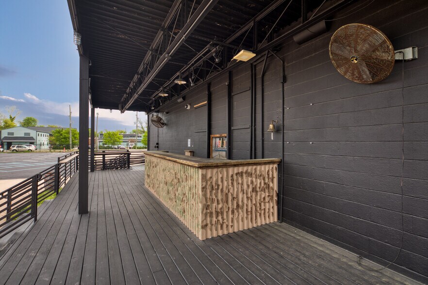 More Photos Of 211 W 24th St, Norfolk Warehouse For Sale