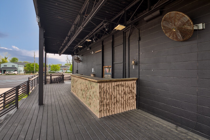 More Photos Of 211 W 24th St, Norfolk Warehouse For Sale