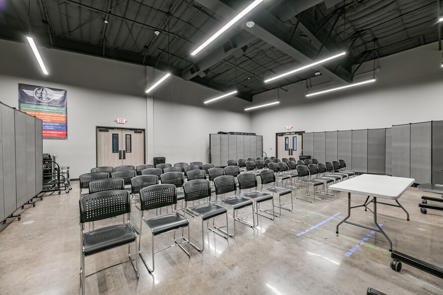 More Photos Of 1222 W Main St, Tomball Religious Facility For Sale