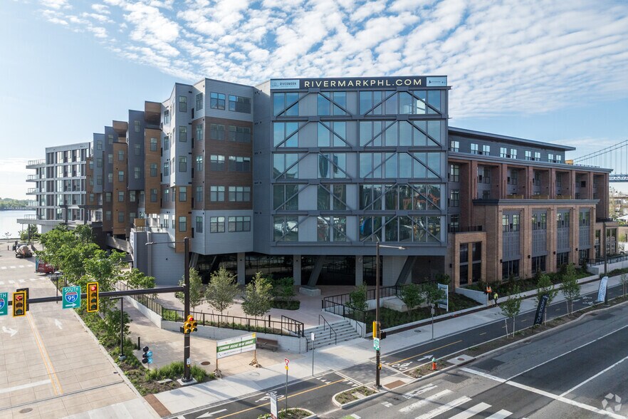 Primary Photo Of 501 N Christopher Columbus Blvd, Philadelphia Apartments For Lease