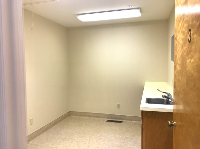 More Photos Of 901 Sunset Dr, Hollister Medical For Lease