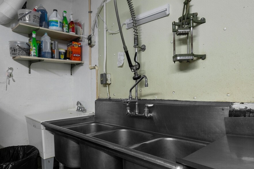 More Photos Of 1027 S Main St, Oshkosh Restaurant For Sale