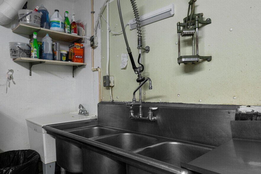 More Photos Of 1027 S Main St, Oshkosh Restaurant For Sale