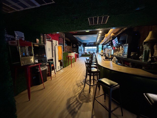 More Photos Of 3477 N Clark St, Chicago Bar For Lease