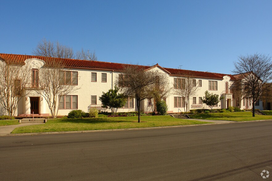 More Photos Of 219 W Magnolia Ave, San Antonio Apartments For Sale