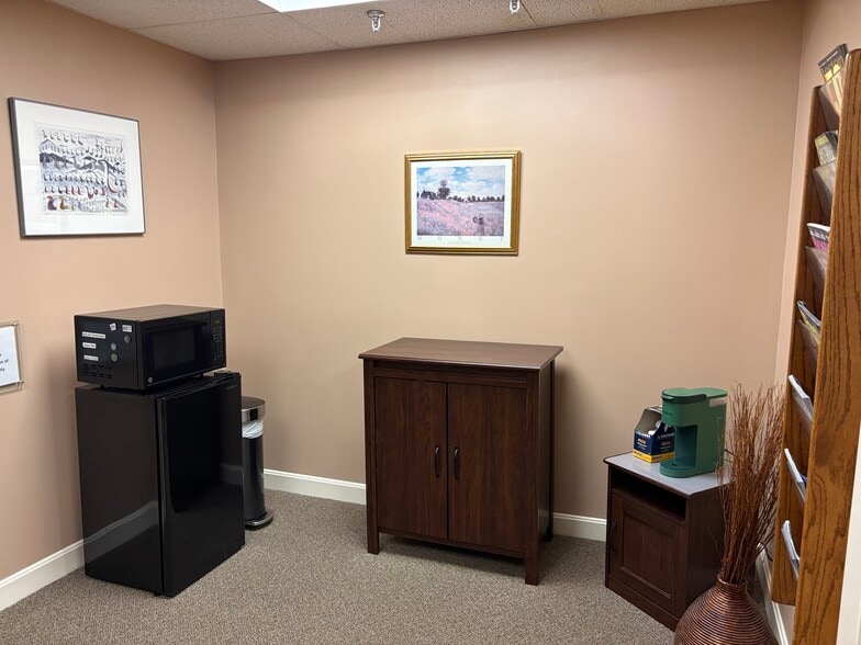 More Photos Of 74-76 Bedford St, Lexington Office For Lease