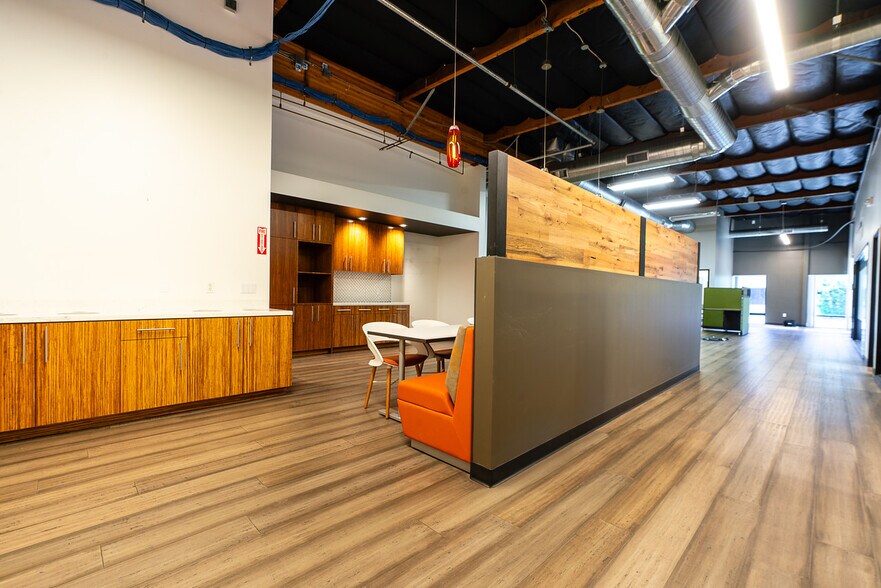 More Photos Of 6675 Mesa Ridge Rd, San Diego Office For Lease