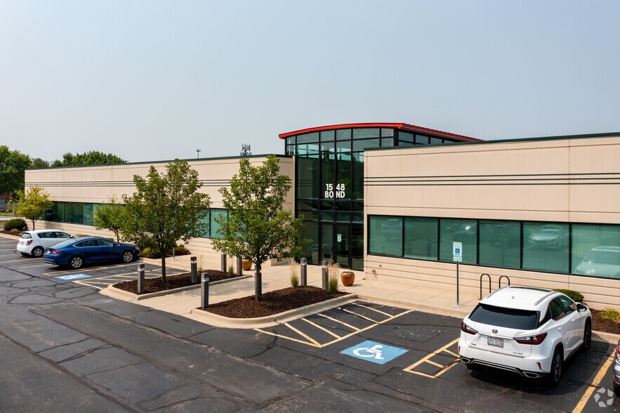 More Photos Of 1548 Bond St, Naperville Office For Lease